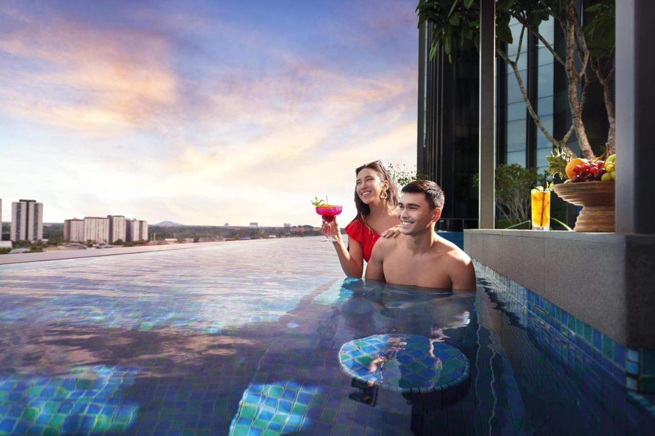 Doubletree By Hilton Shah Alam I-City Hotel Ngoại thất bức ảnh Infinity Pool